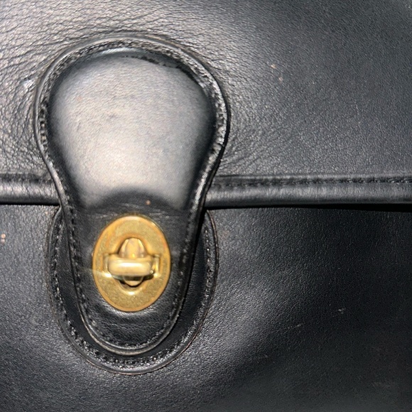 Vintage Coach Willis Black
Leather Cross-body/Satchel/Top Handle
Bag 9927 - Picture 9 of 16